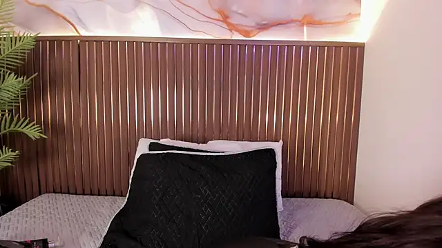 Snapshot of Roxie-NS chatting on January 18, 2026, 1:03 pm Roxie-NS online show from January 18, 2026, 1:03 pm