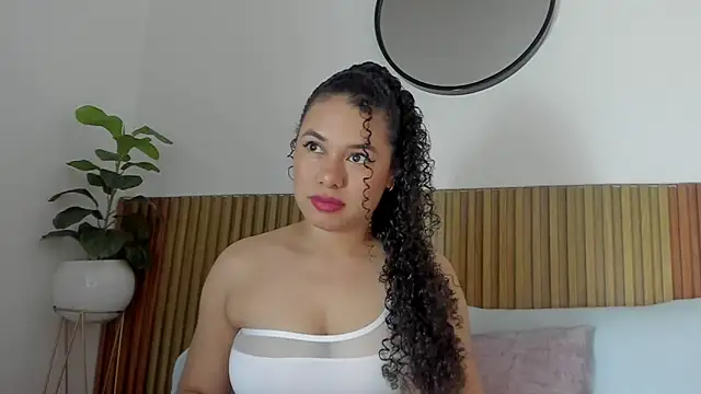 angie leonn online show from September 18, 2025, 12:08 pm