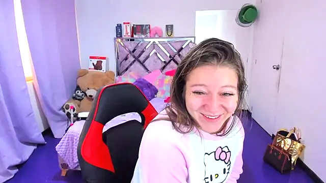 Luna Analya online show from April 10, 2026, 2:24 pm