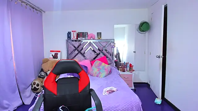 Luna Analya online show from April 8, 2026, 2:51 pm