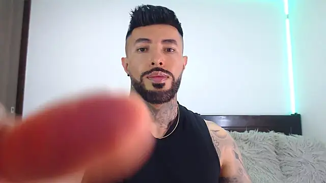 Snapshot of andrea_de_lucaa chatting on February 8, 2026, 1:47 am andrea de lucaa online show from February 8, 2026, 1:47 am