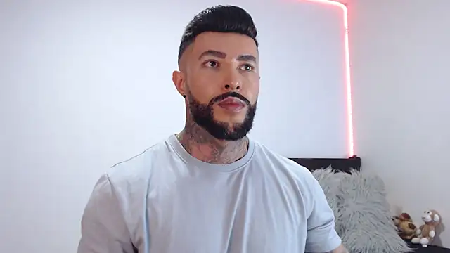 andrea de lucaa online show from September 20, 2025, 3:11 am