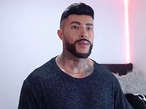 andrea de lucaa online show from October 21, 2025, 3:39 am