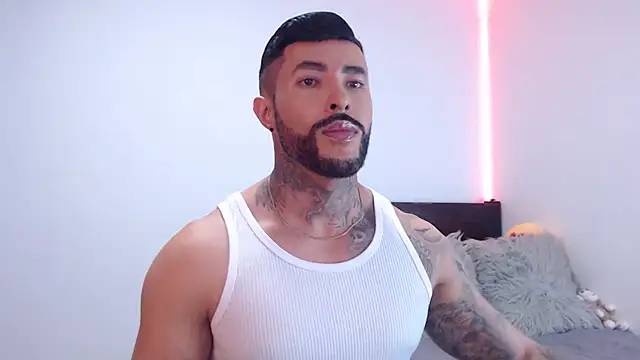 andrea de lucaa online show from November 5, 2025, 2:58 am