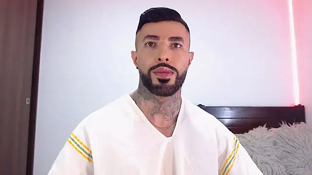 Snapshot of andrea_de_lucaa chatting on February 3, 2026, 4:10 am andrea de lucaa online show from February 3, 2026, 4:10 am