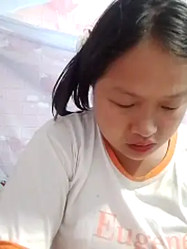 girl-babi online show from May 25, 2026, 1:10 pm