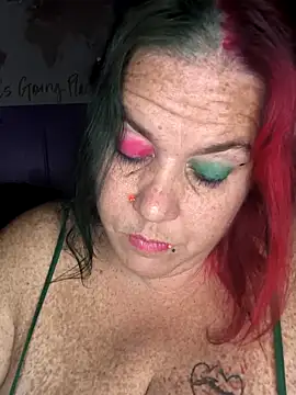 Courdles online show from December 4, 2025, 10:36 am