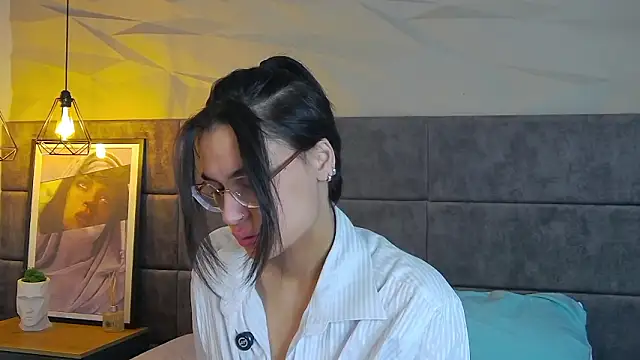 VioletAsh online show from February 2, 2026, 4:44 am