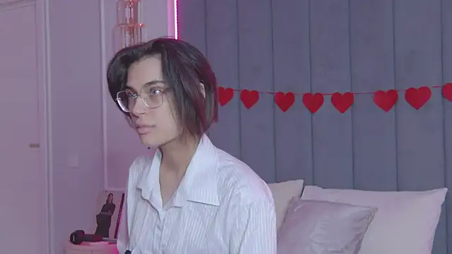 VioletAsh online show from March 9, 2026, 4:38 am