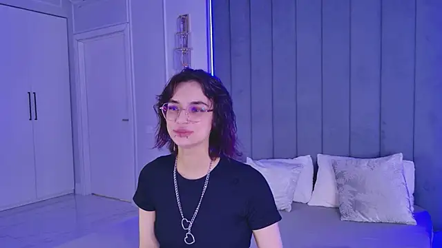 VioletAsh online show from June 11, 2026, 4:31 am