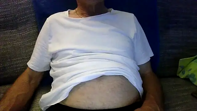 Snapshot of velikifant7 chatting on November 16, 2025, 7:18 pm velikifant7 online show from November 16, 2025, 7:18 pm