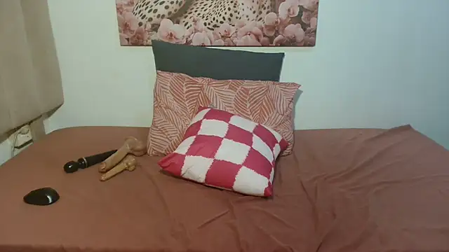 Snapshot of GorillaGripCunt77 chatting on February 1, 2026, 7:34 pm GorillaGripCunt77 online show from February 1, 2026, 7:34 pm