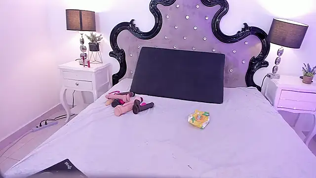  analyy  online show from October 30, 2025, 8:06 pm