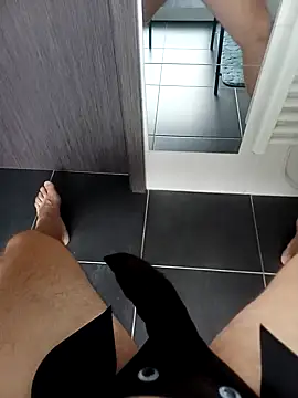 uneviesexy online show from October 16, 2025, 3:42 pm