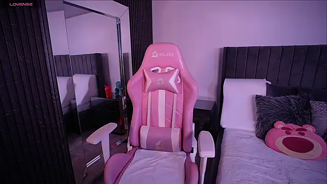 Evellyn clair1 online show from October 11, 2025, 9:16 pm