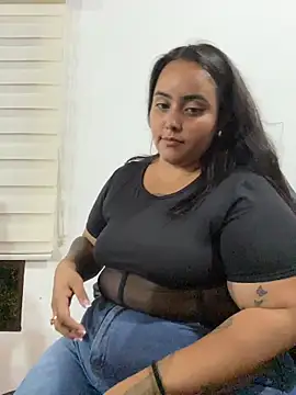 TinaCurv online show from November 21, 2025, 11:59 pm