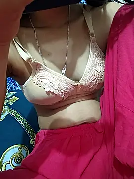 maya-Couple19 online show from November 22, 2025, 6:18 pm