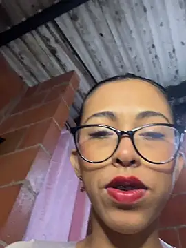 Emma  cumlovee online show from April 14, 2026, 11:37 am