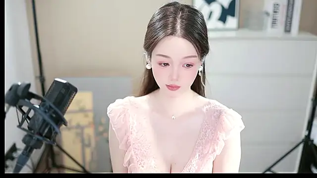 abbyli12 online show from November 7, 2025, 4:11 pm