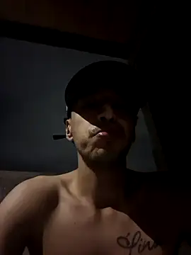 Snapshot of Santi2323xxX chatting on February 8, 2026, 3:26 am Santi2323xxX online show from February 8, 2026, 3:26 am