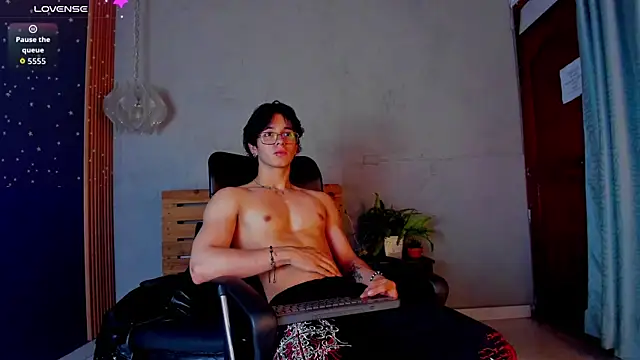 Markuss   online show from September 19, 2025, 2:37 am