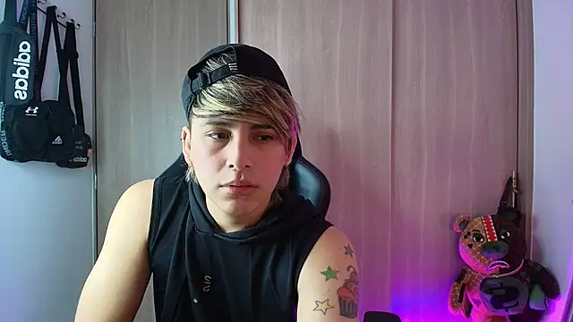 brunothompson3 online show from September 25, 2025, 11:22 pm