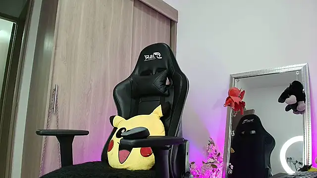 brunothompson3 online show from September 19, 2025, 10:47 pm