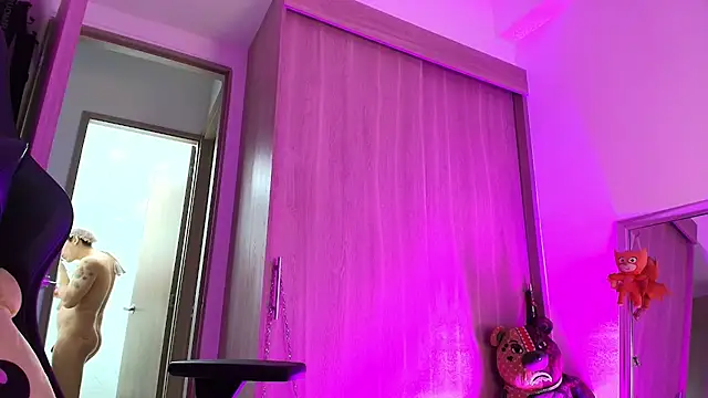 brunothompson3 online show from September 14, 2025, 11:05 pm