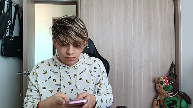 brunothompson3 online show from September 21, 2025, 8:14 pm