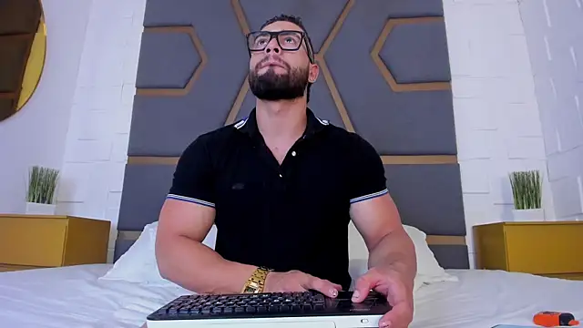 massimofiore  online show from September 30, 2025, 3:34 am