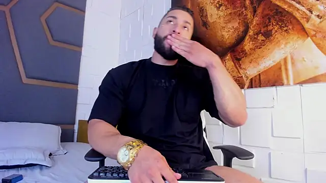 massimofiore  online show from November 3, 2025, 4:07 am