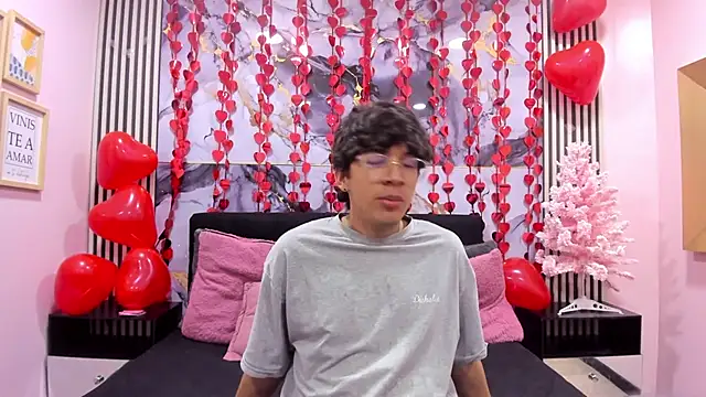 Snapshot of Desire_Ecstasy chatting on February 18, 2026, 3:26 am Desire Ecstasy online show from February 18, 2026, 3:26 am