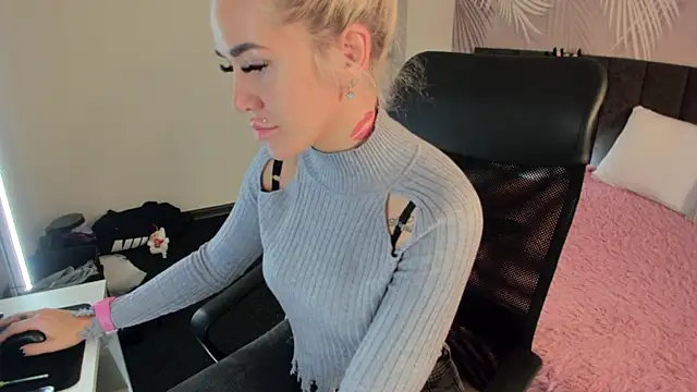 Kira Key online show from October 3, 2025, 1:53 am