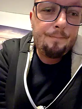 Snapshot of bigdicksklave chatting on November 29, 2025, 4:18 pm bigdicksklave online show from November 29, 2025, 4:18 pm