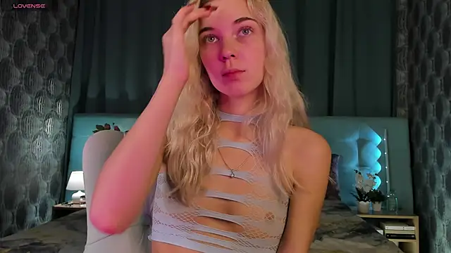 Aurora Bennet online show from September 18, 2025, 12:02 am