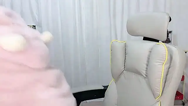 Snapshot of Dec-7758 chatting on January 19, 2026, 7:12 am Dec-7758 online show from January 19, 2026, 7:12 am