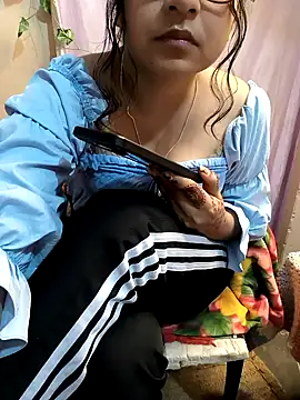 Snapshot of queenbuggi chatting on October 19, 2025, 7:49 pm queenbuggi online show from October 19, 2025, 7:49 pm