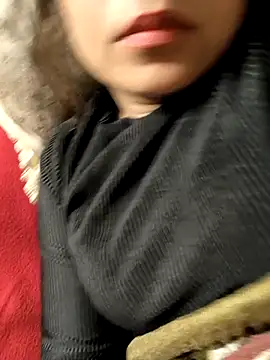 Snapshot of queenbuggi chatting on February 28, 2026, 6:40 pm queenbuggi online show from February 28, 2026, 6:40 pm