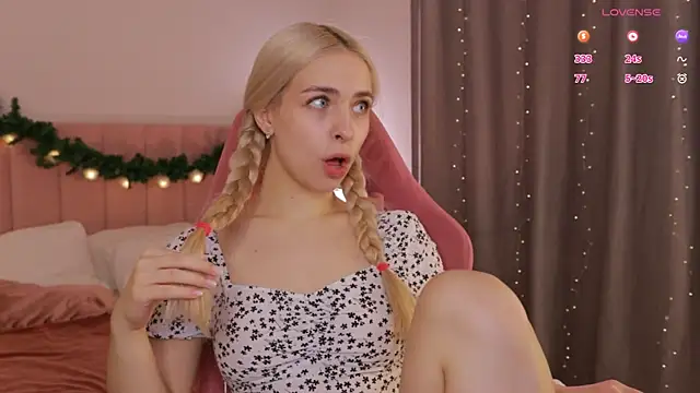 ShinyBarbie online show from December 19, 2025, 6:16 am