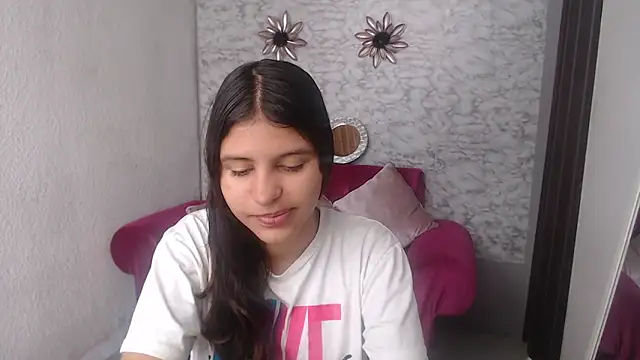 Evagirl69 online show from October 20, 2025, 6:19 pm