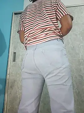 Nisha cam12 online show from November 18, 2025, 4:54 pm