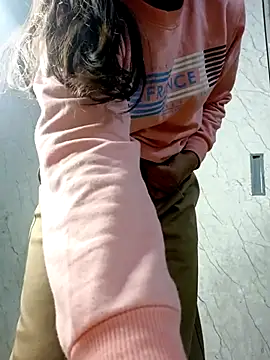 Nisha cam12 online show from November 19, 2025, 4:18 pm