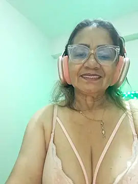 Vickysweeeettt online show from April 3, 2026, 11:33 pm