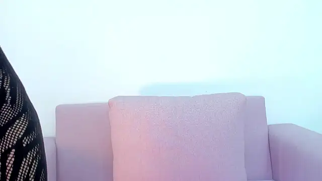 scarletross  online show from September 23, 2025, 2:13 pm