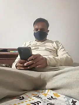 vardh033 online show from December 5, 2025, 4:16 pm