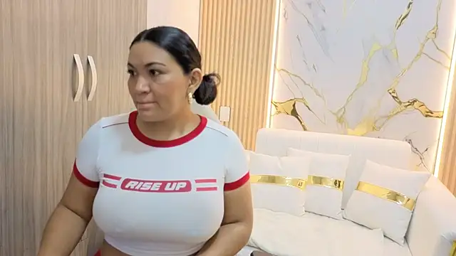 Snapshot of Madam_Hott chatting on September 15, 2025, 3:40 am Madam Hott online show from September 15, 2025, 3:40 am