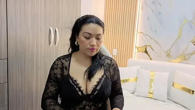 Snapshot of Madam_Hott chatting on September 16, 2025, 3:40 am Madam Hott online show from September 16, 2025, 3:40 am
