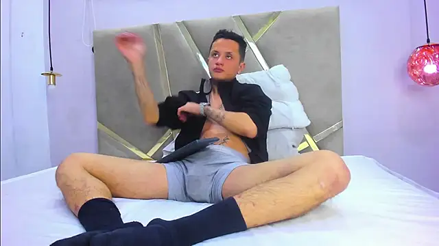 SkinnyZetth online show from October 16, 2025, 4:21 am