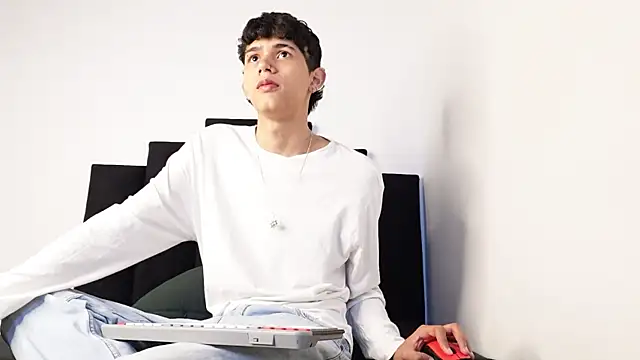 Snapshot of alexmark_ chatting on October 21, 2025, 1:43 pm alexmark online show from October 21, 2025, 1:43 pm