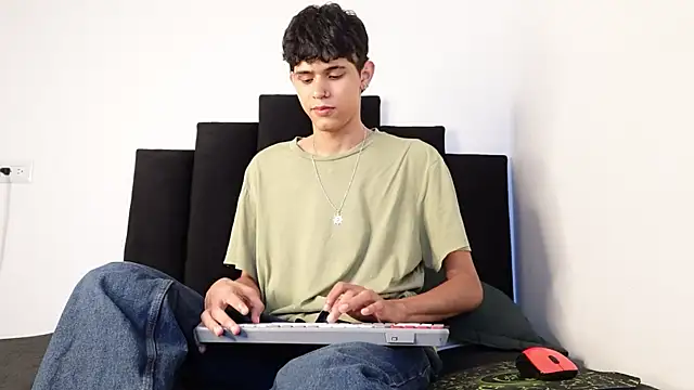 Snapshot of alexmark_ chatting on October 23, 2025, 1:21 pm alexmark online show from October 23, 2025, 1:21 pm